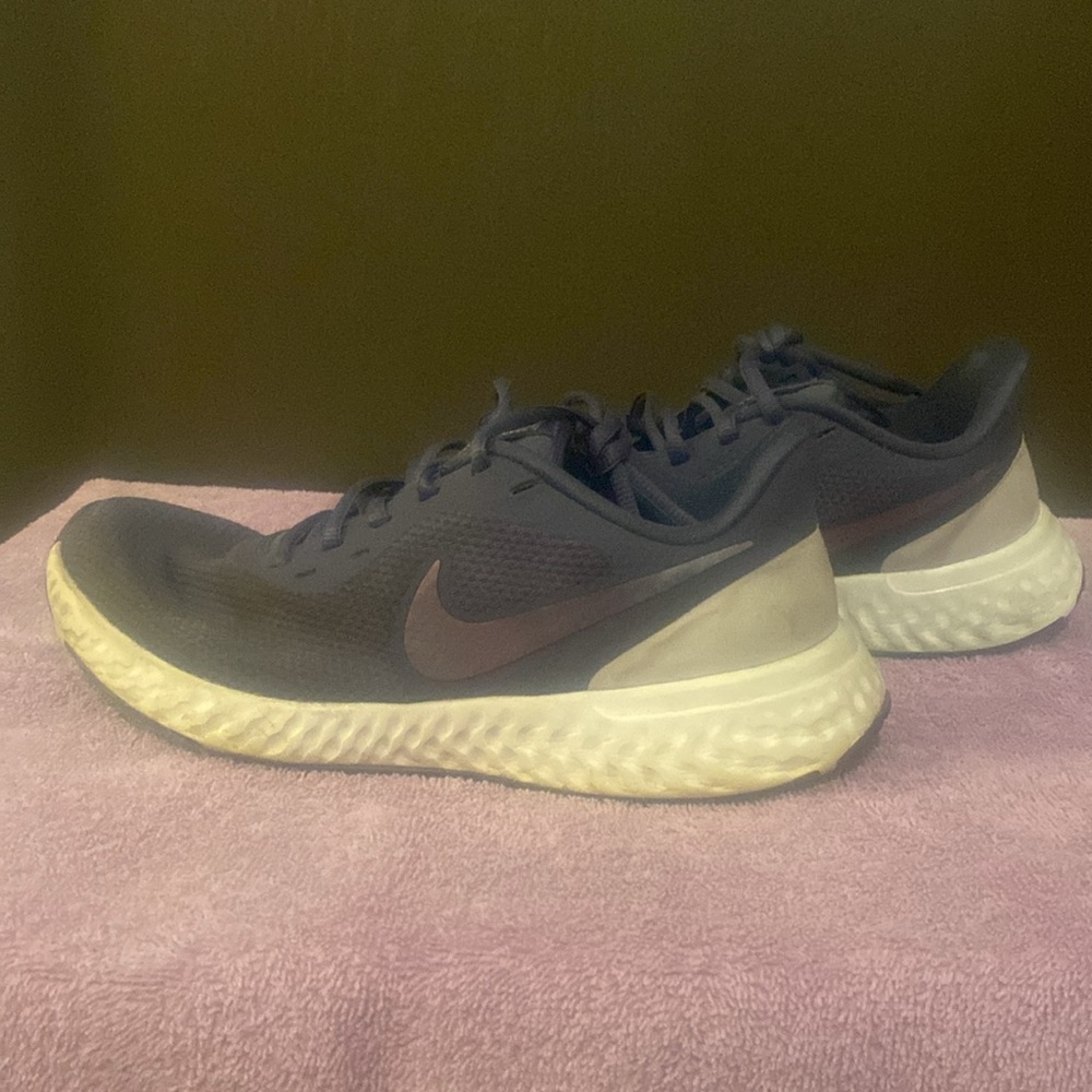 Shoes - Picture 2 of 6